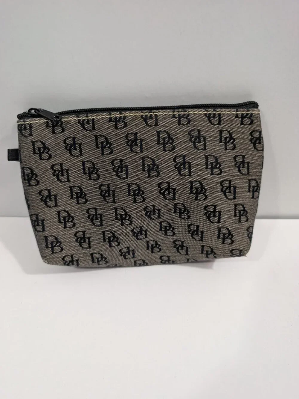Vintage Dooney & Bourke Signature DB Monogram Canvas Coin Purse Grey Black Zip